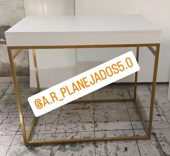 Mesa de Apoio Dourada com Tampo Branco