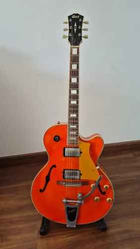 Guitarra Cort Yorktown Bigsby - Semiacústica impecável!