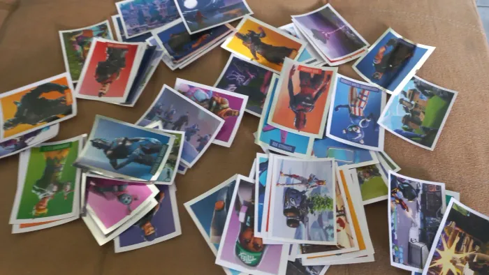 Figuras figurinhas Cards Fortnite variadas avulsas álbum figuras coleção