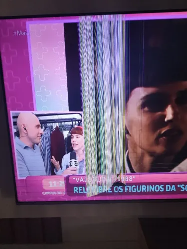 Televisão smart 65" 4k - Com a tele quebrada