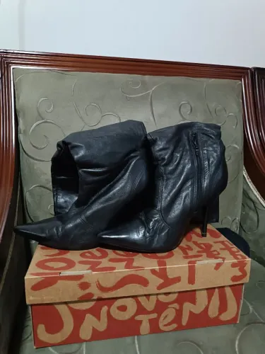 Vendo Bota de couro 