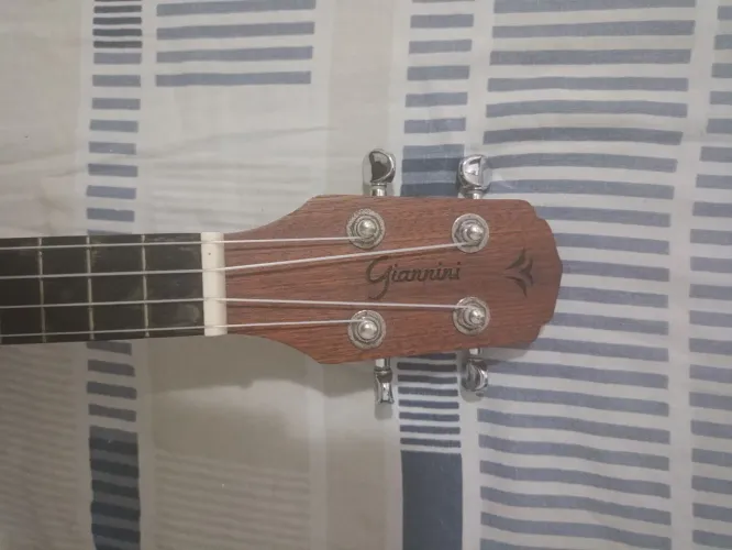 Ukulele Concert Semi novo