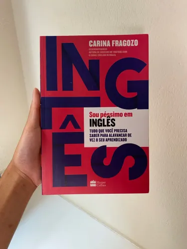 Livro Sou Péssimo em Inglês por Carina Fragozo
