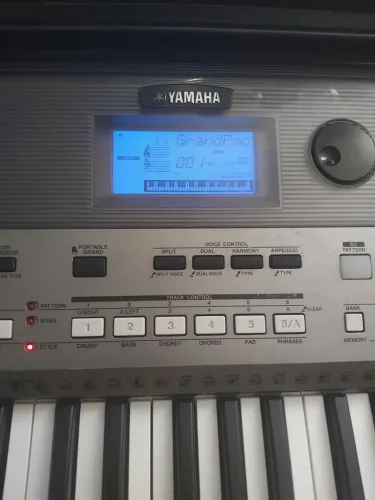 Vendo teclado yamaha psr e443 