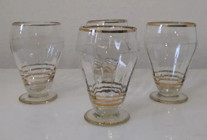 4 Copos Antigos Anos 50 Com Pés Vidro Borda Ouro Suco