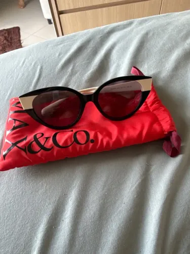 Óculos de sol preto com branco