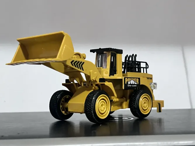 Escavadeira estilo Caterpillar Die-Cast 1:32 Die-Cast Constructicon?