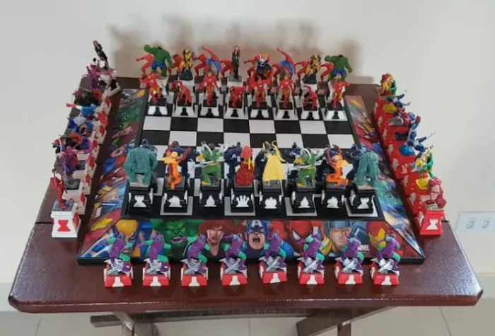 Xadrez Marvel Completo - 64 peças + Tabuleiro