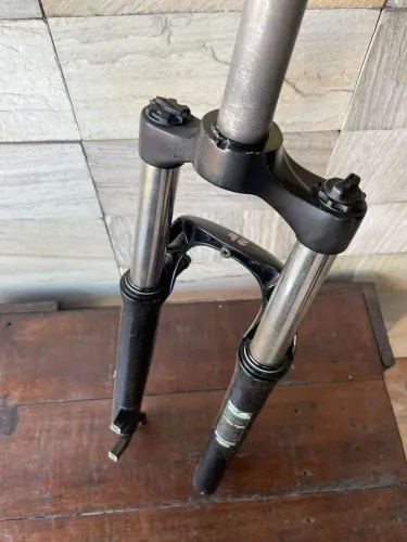 Suspensão RST GILA
