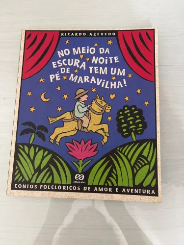 No meio da noite escura tem um pé de maravilha ! 