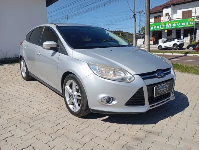 Super oferta! Ford Focus SE 2.0 2015 REVISADO!