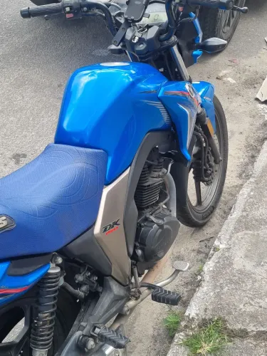 Vendo ou troco por carro e assumo as parcelas.