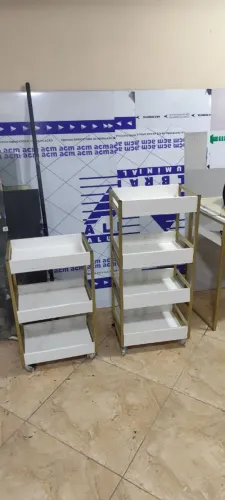 Carrinho auxiliar com 3 e 4 repartimento