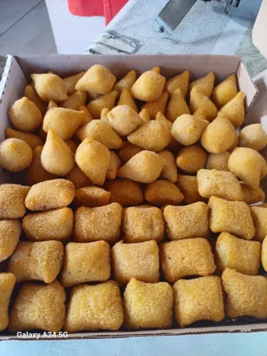 Salgadinhos fritos e congelados Para Festas 
