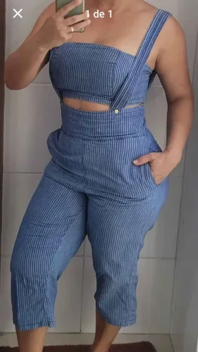 Macacão Jeans Listrado com Detalhes