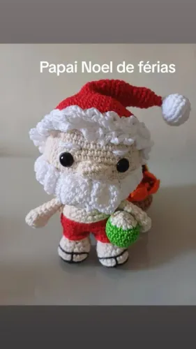 Papai Noel de férias em crochê Amigurumi 