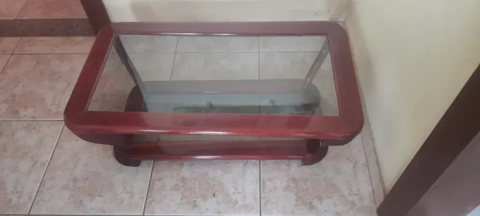 Mesa  de centro  em mogno  de vidro 
