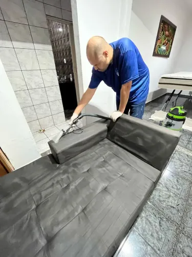 Higienização e impermeabilização de estofados 
