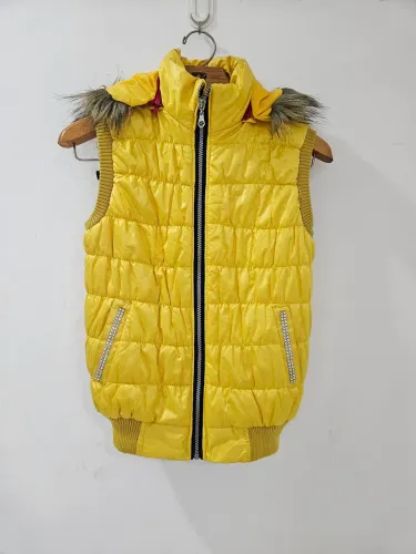 Casaco Feminino Amarelo com Detalhes em Strass tam p estado de novo