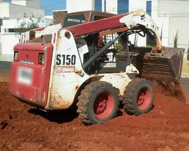 Mini Carregadeira Bobcat S150 - Máquina Agrícola