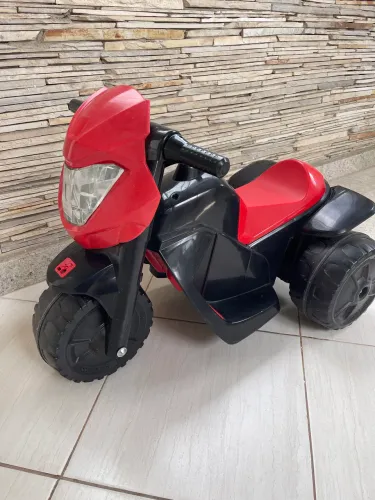 Triciclo elétrico infantil 