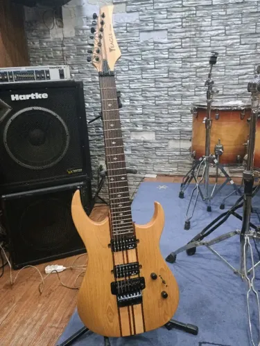 Guitarra Eagle 7 cordas modelo EGT 66