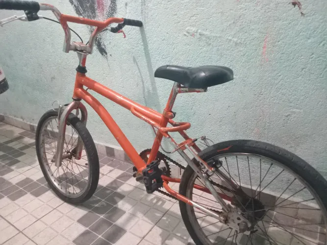 Bike bmx tinta veia peneu murcho