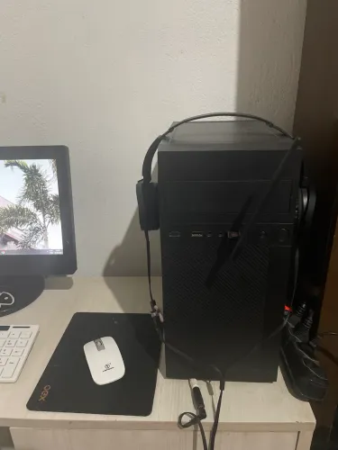 PC + MESA + cadeira + monitor Windows 10 - impecável
