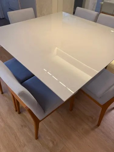 Mesa com cadeiras
