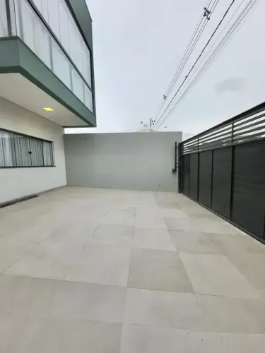 SOBRADO DE ALTO PADRAO EM CAMBORIU A 4 MINUTOS DE BALNEARIOA CAMBORIU!