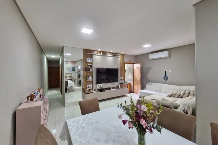 Casa a venda no Jardim Universitário, Cuiabá