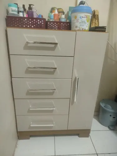 Vendo Cômoda nova com apenas três meses de uso!!