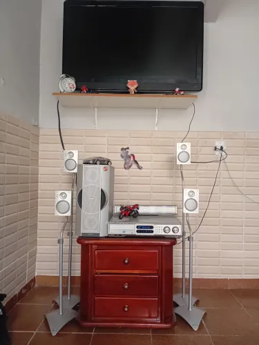 TV 42 polegadas + home Theater Philips × criado mudo + 17 DVDS + 3 CDS Originais