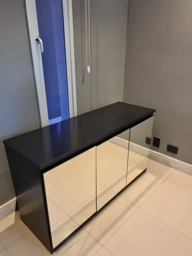 Aparador Buffet 3 Portas Espelhadas - Interno Preto com Prateleiras (Alto Padrão)
