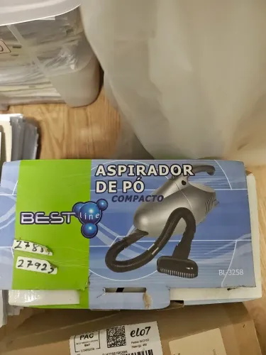 Aspirador de pó compacto