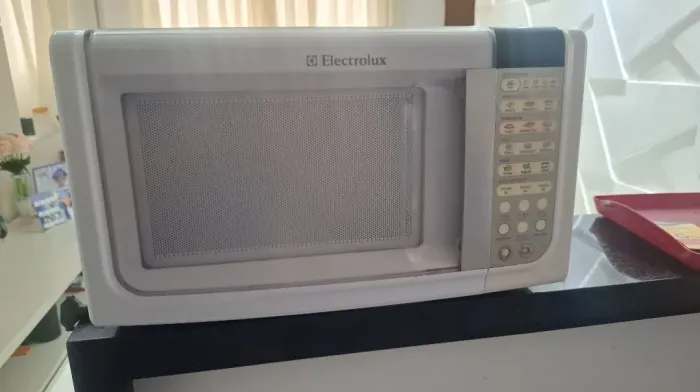 Microondas Electrolux 23 litros com defeito