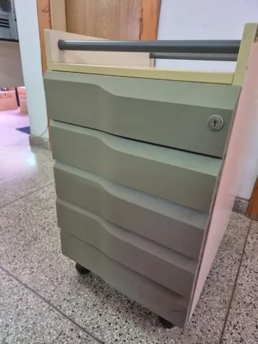 Gaveteiro com rodízio para escritório ou salão de beleza