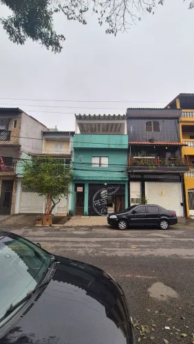 Casa com 2 Dormitórios, Sala, Cozinha, Banheiro e Lavandeira.