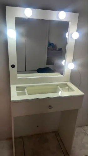 PENTEADEIRA CAMARIM BRANCA COM ESPELHO E ILUMINAÇÃO LED-R$450
