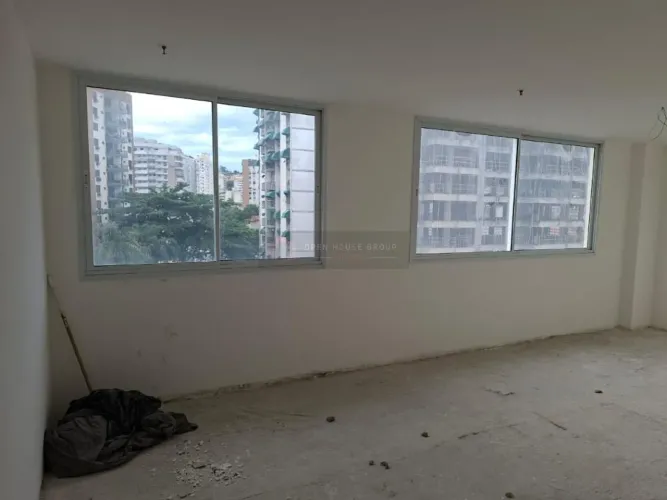 A Open vende ótima sala no OFICCE X , com garagem, vazia, uma ótima planta, valor excelent