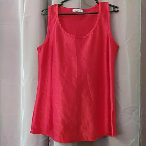 Blusa estilo regata feminina tecido de cetim semi nova Tam M