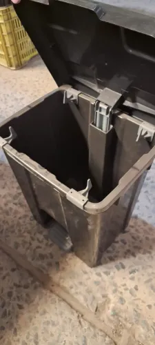 Lixeira plástico com pedal 15 litros