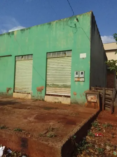 Barracão com salas comercias