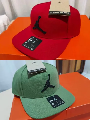 BONÉ JORDAN TAMANHO P/M ORIGINAL NOVO 2 UNIDADES CORES VERMELHO E VERDE 