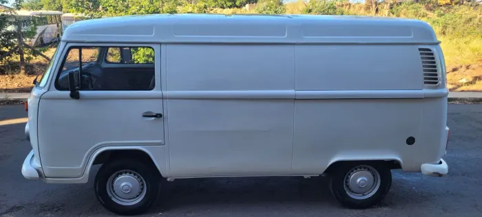 Volkswagen Kombi Furgão 1.4 MI Total Flex 8V 2013
