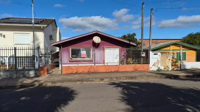 Casa 03 dormitórios na Vila Luiza em Passo Fundo, para venda.