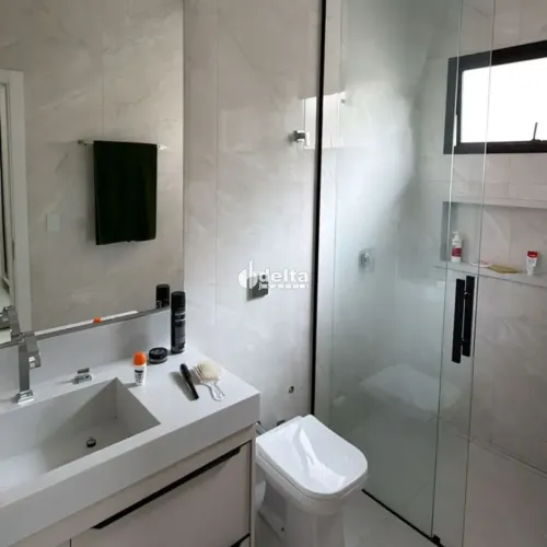 Casa Moderna com Área Gourmet e Piscina no Bairro Novo Mundo ? Uberlândia/MG