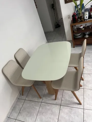 Mesa de jantar arredondada + 4 cadeiras