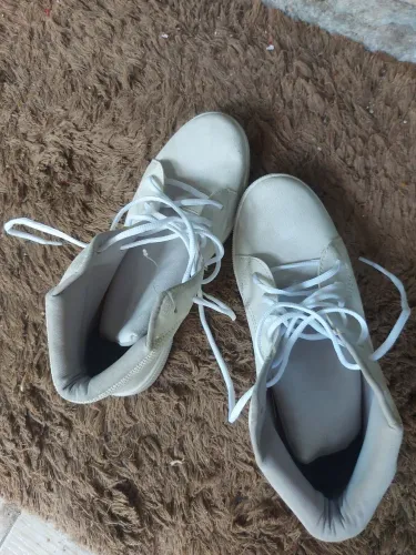 Lindo tênis branco tamanho 40