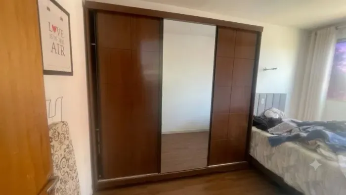Guarda-Roupa Casal c/ Espelho - 3 Portas de Correr